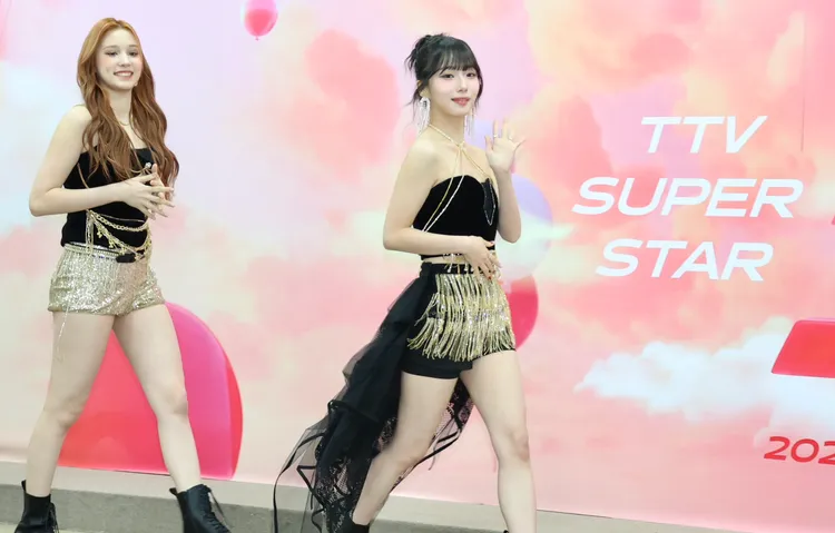 徐永恩（右）許願今年能去更多國家開演唱會。莊宗達攝