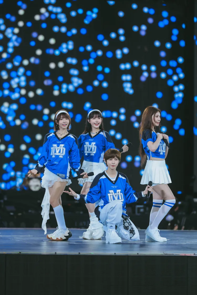 「BOOM！怪物星人」擔任開場嘉賓，首度新加坡演出，趁空檔大啖美食。圖／相信音樂提供