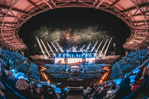 五月天加班不下班！倒數祭100秒煙火秀　線上吸15萬粉絲一起跨年