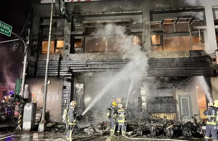 現場疏散10多人所幸未造成人員受傷。民眾提供