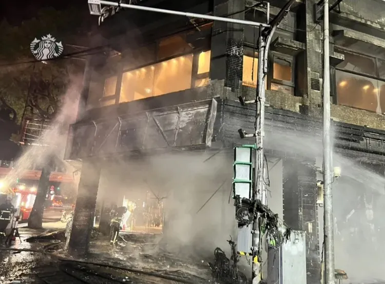 警消到場時已經陷入全面燃燒。民眾提供