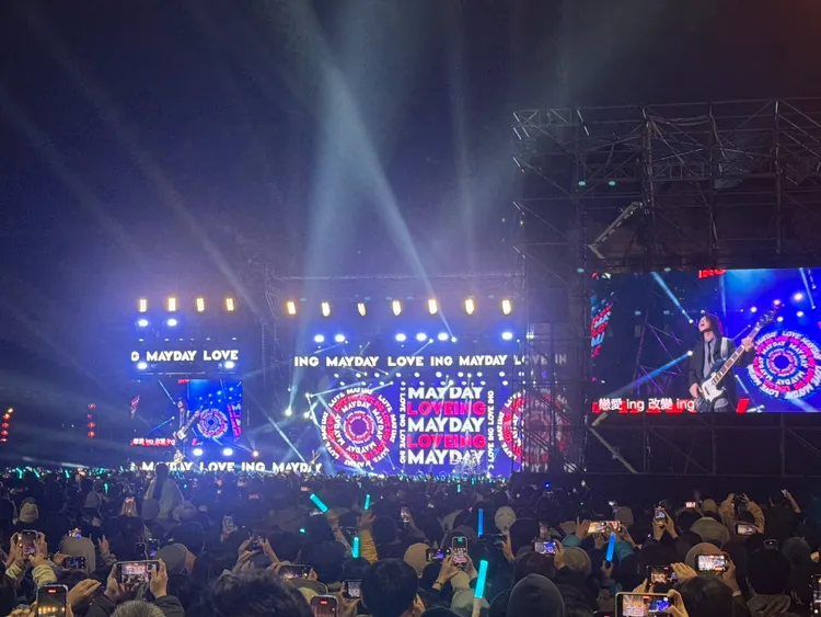 五月天今天晚間在花蓮東大門登場演出。讀者呂正閔提供