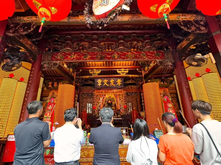 建功高中為考生祈福。新竹市府提供