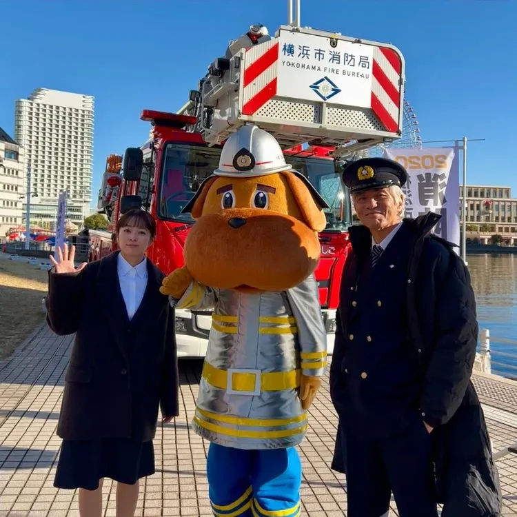 清野菜名（左）、佐藤浩市（右）主演的富士電視台新戲《119緊急呼叫》，獲橫濱市消防局協助拍攝。翻攝119緊急呼叫IG