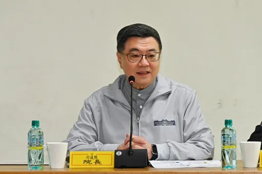 卓榮泰小年夜赴高雄興達電廠!慰勉機組大修員工