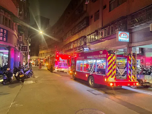 新北鶯歌民宅傳爆炸聲後大火　7旬翁命危送醫