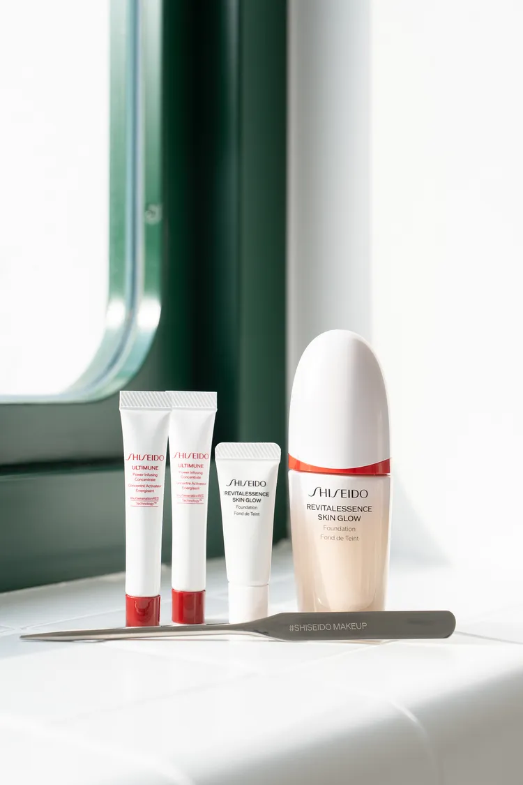 即日起於專櫃購買超聚光粉底乙支，即可獲得5ml超聚光粉底、5ml紅妍肌活露5mL*2，以及訂製粉底刮刀 。品牌提供