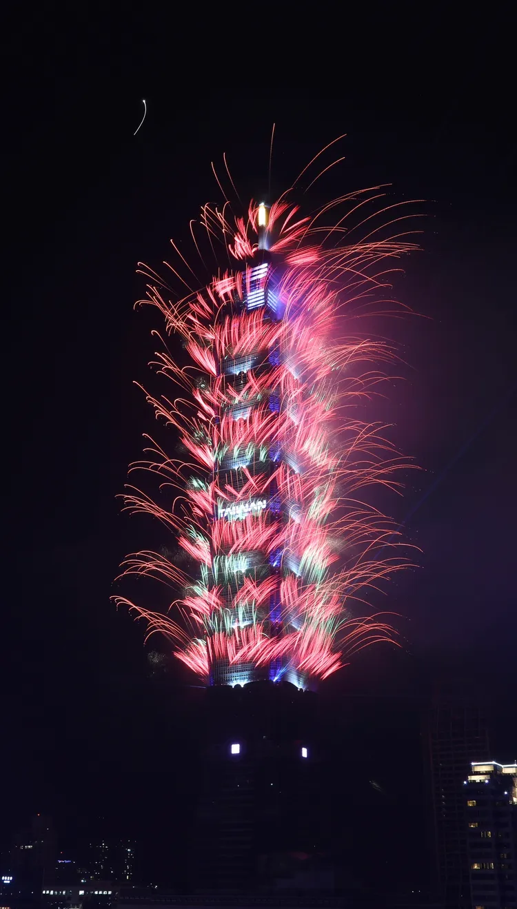 2025年台北101大樓煙火秀。莊宗達攝