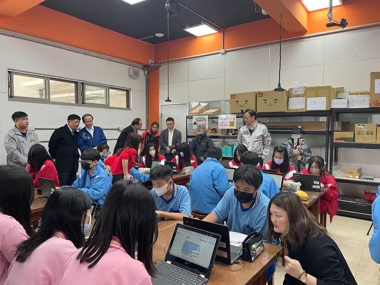 龍潭國中Google數位課堂。教育局提供