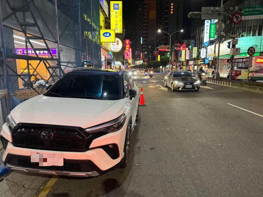 三重男自撞路邊鷹架 畫面曝光!警搜出「歹咪阿」這下慘了