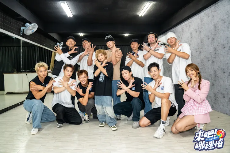 小煜（左起）、王子、威廉、NANA、孫振、小杰、敖犬、朵拉熱血街舞比拼，6棒再現超燃舞技。TVBS提供