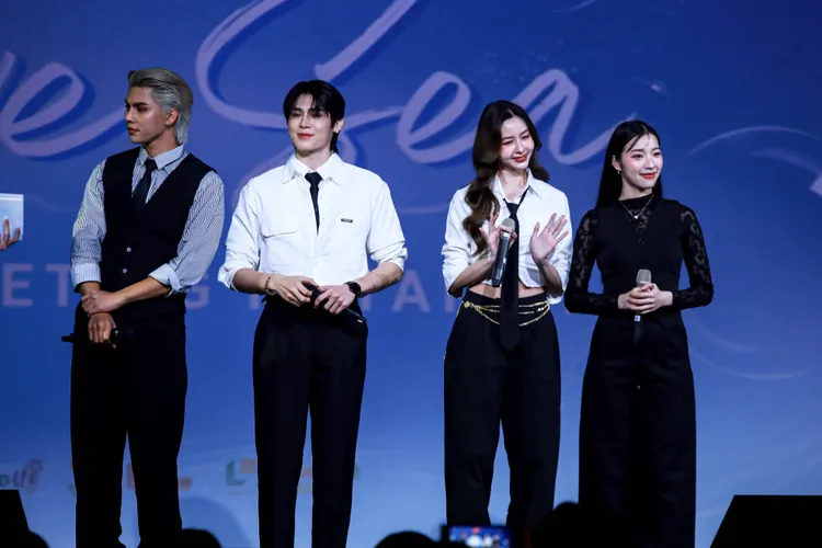 Fort（左起）、Peat在台北舉行見面會，一起演出《海洋之戀》的Chanya、Aya擔任神秘嘉賓。D-SHOW提供