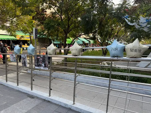 急著想去罷藍委!65歲婦人違規闖馬路 慘遭機車直接撞上