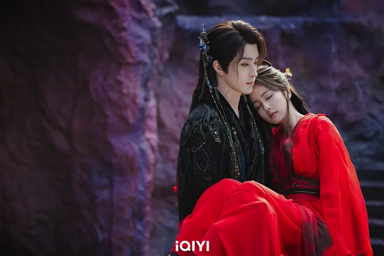 高冷殿主敖瑞鵬失憶轉性討抱抱狂撩白鹿。愛奇藝提供