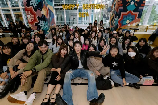 吳思賢34歲生日快樂！搶聽會先神秘沒收粉絲手機　驚喜全曝光了