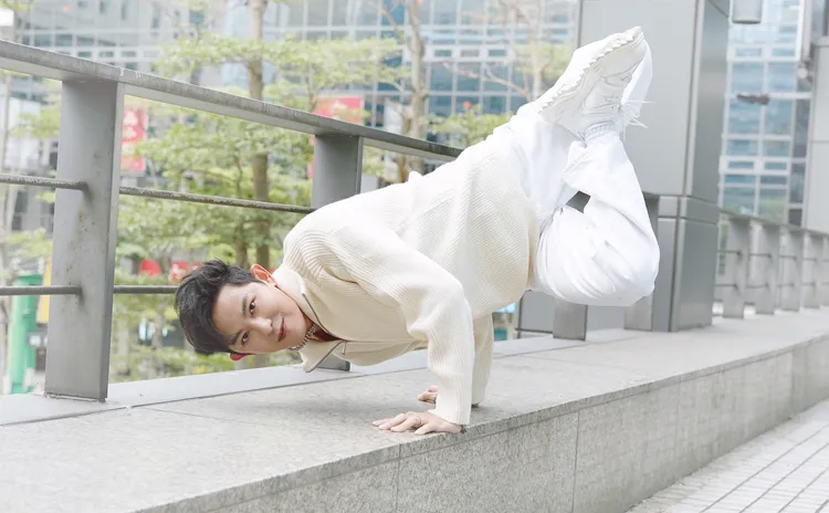 敖犬談六棒成員再相聚的故事。彭欣偉攝