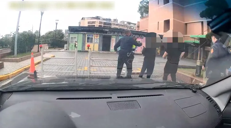 警方於5分鐘內將嬰兒送抵急診室。警方提供