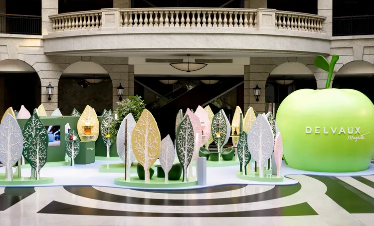  THE SUR:REAL COLLECTION期間限定店與藝術裝置首站帶來一系列超現實作品。品牌提供