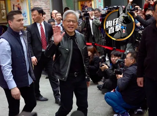 狗仔直擊|黃仁勳Day3!乾爹路上發紅包拜年 2千萬車隊9保鑣護駕