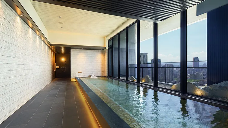 指定四星級飯店「和苑三井花園飯店 台北忠孝」直降5折至4千元左右。業者提供