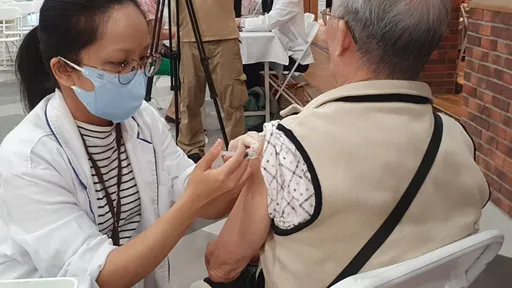 她衝第一打疫苗 醫曝原因「隔壁同事得流感沒幾天死了」