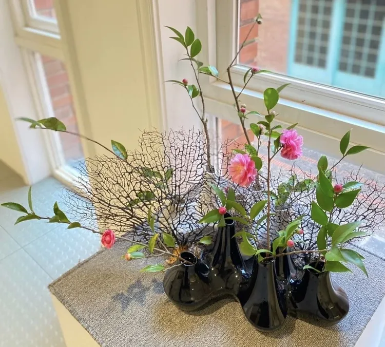 茶花創作。新竹縣府提供