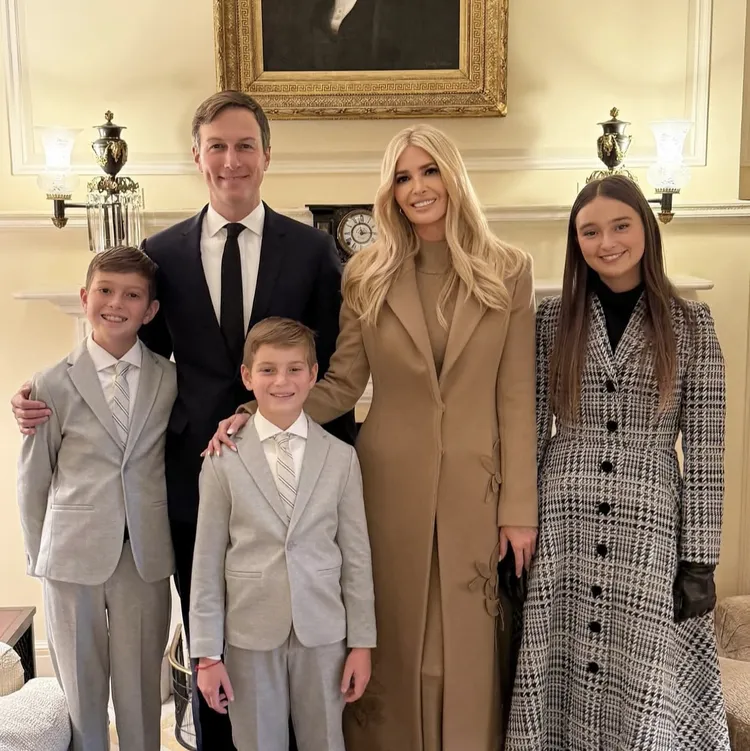 伊凡卡13歲女兒阿拉貝拉（右一）不難看出從小就是美人胚子。翻攝ivankatrump IG