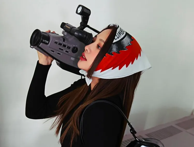 鬼鬼不時分享工作側拍照及近況。翻攝吳映潔IG