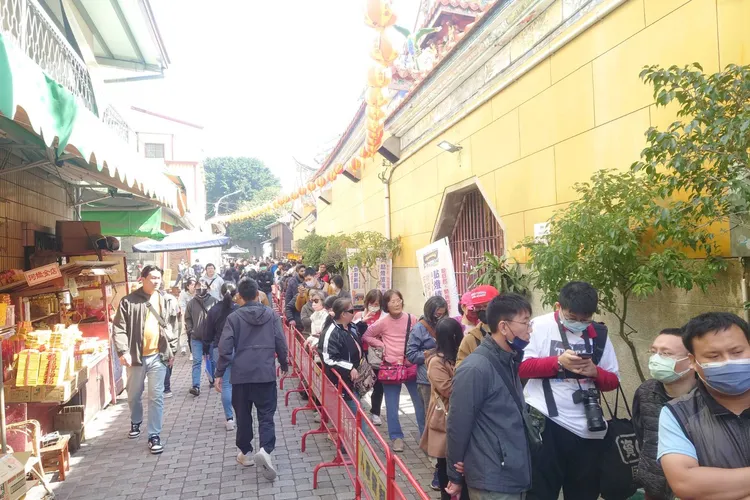 賴清德人氣旺，台南第一站首廟天壇有不少民眾早上就來排隊。民眾提供