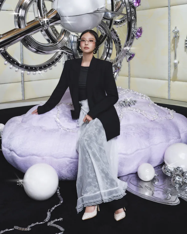 Jennie現身GENTLE MONSTER首爾HAUS DOSAN快閃店。品牌提供