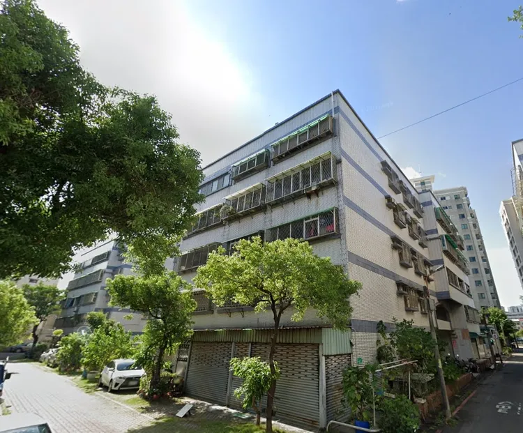 該國宅近年來鮮少交易，主因是更新後房價出現大幅增值。翻攝google map