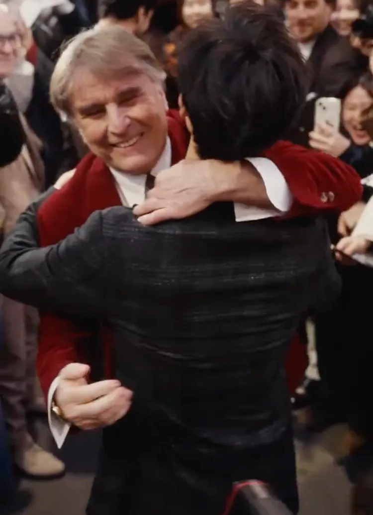 Brunello Cucinelli一見到李昀銳先送上大大擁抱。翻攝Brunello Cucinelli微博