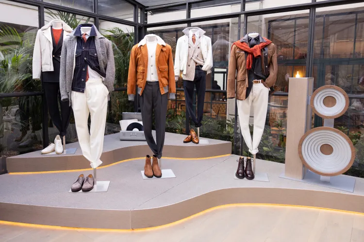 Brunello Cucinelli 2025秋冬男裝運用色調、面料上的搭配帶來輕盈視覺。品牌提供