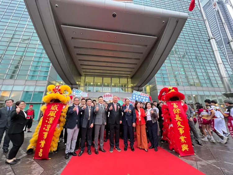 正崴集團子公司富威電力（6994）今（15日）以每股81元掛牌上市，是國內第一家上市的再生能源售電公司。富威電力提供