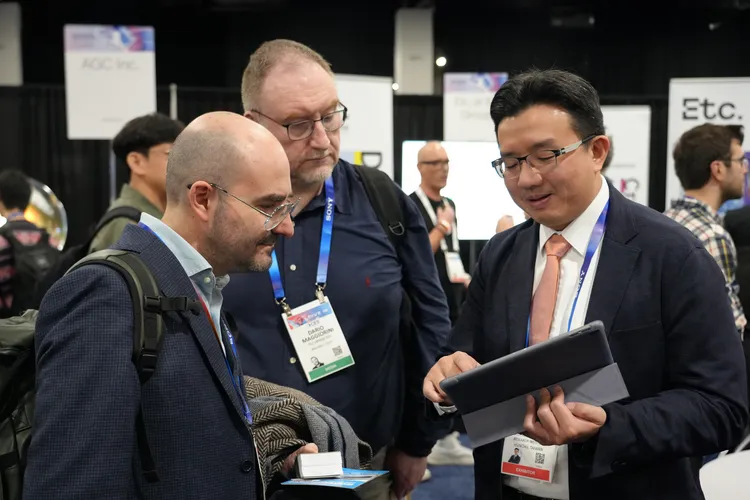 「MedBobi醫護聲易通」，能快速整合語音、醫學影像及病歷資料，生成精準醫療報告，提供客製化醫療建議，減輕醫護人員75%的作業負擔。工研院提供