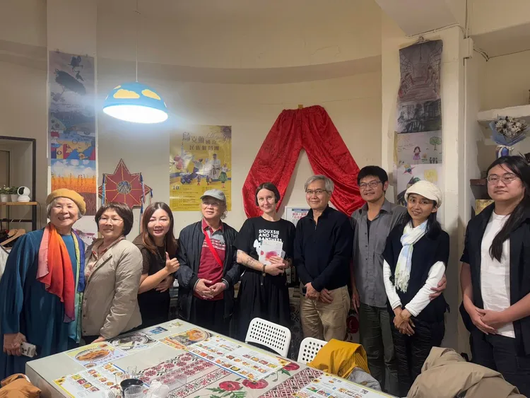 高雄多位文學界人士到場與舒瓦洛娃交流。取自Iryna Shuvalova臉書