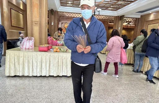 黄麟凯枪决!王父上香泪眼告慰亡妻女一路好走 「坏人有坏报」