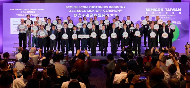 由台積電及日月光擔任聯盟倡議人，成立「SEMI矽光子產業聯盟」。SEMI提供