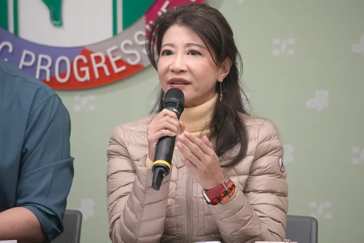 林楚茵表示，昨日程序委員會中，藍白就讓去年遭受廣大民意反對的中配入籍年限縮短死灰復燃。民進黨提供