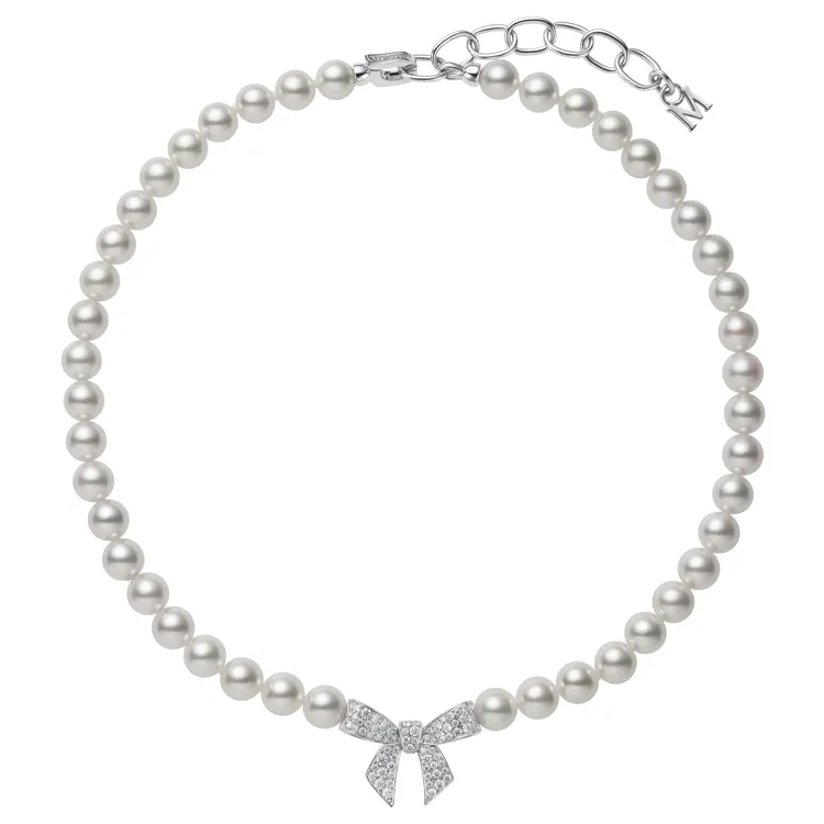 MIKIMOTO Bow Charm珍珠項鍊，35萬1000元。品牌提供