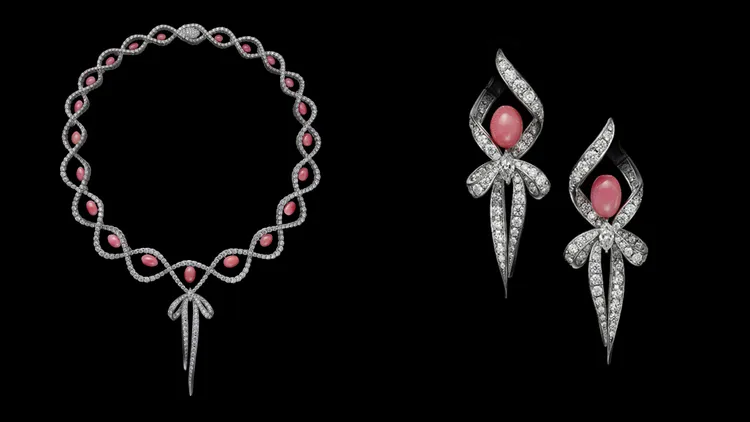 MIKIMOTO The Bows 頂級珠寶系列項鍊和耳環。品牌提供