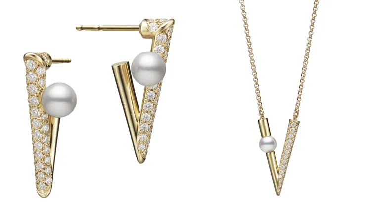 MIKIMOTO V Code珍珠鑲鑽耳環（左）21萬5000元、V Code 珍珠鑲鑽墜鍊（右）19萬4000元。品牌提供