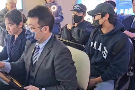 狗仔直擊|男神來了!玄彬跟孫藝真腳步「愛的空降」台灣 狂粉包車追到酒店