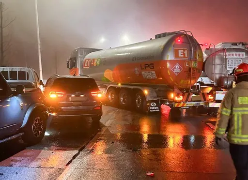 天寒道路結冰　韓國京畿道多起車禍涉105輛車17人傷