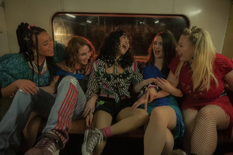 故事發生在5位女孩身上，她們在學生時代一起追接招合唱團。台北双喜提供