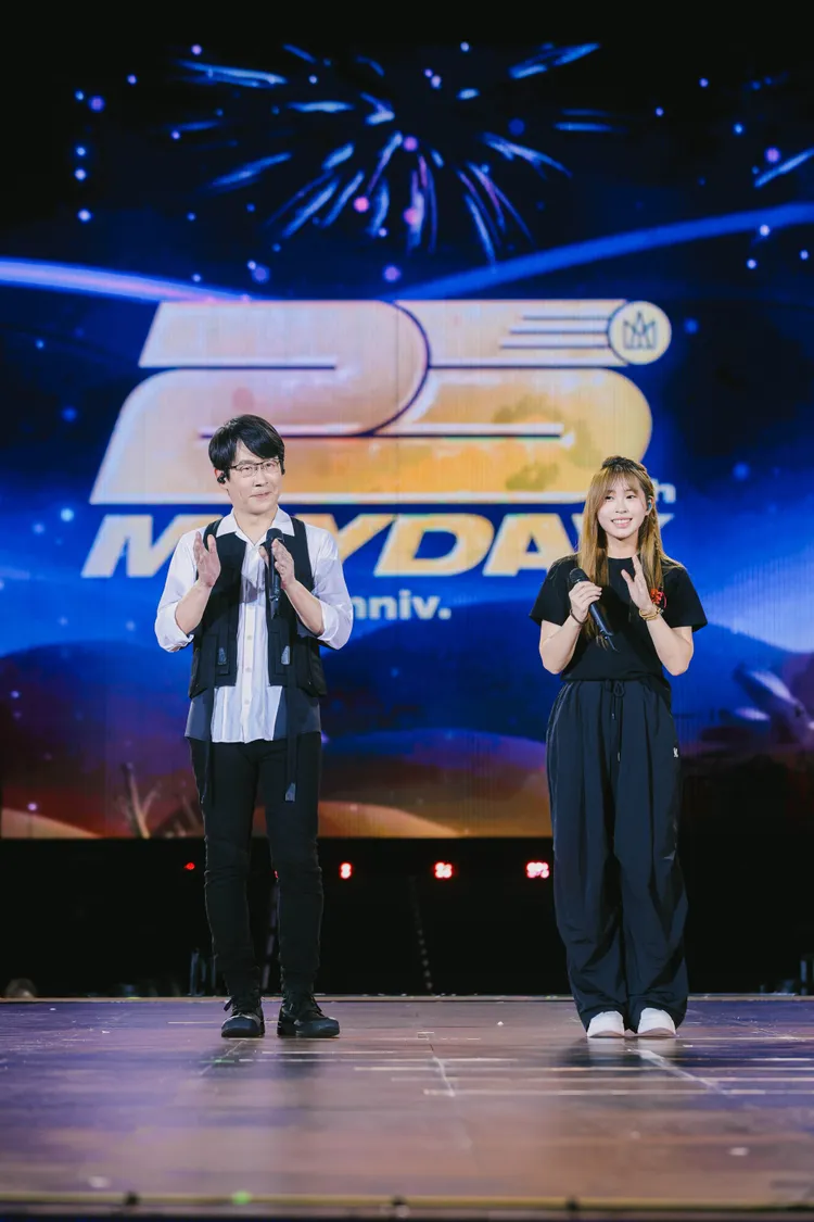 冠佑（左）與女兒小玫瑰。圖／相信音樂提供