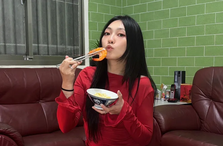 琟娜回家過年。谷優娛樂提供