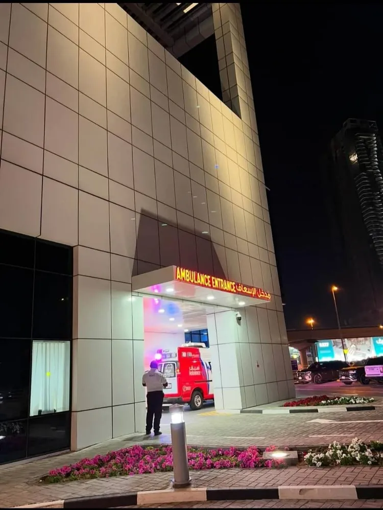 原本一趟杜拜快樂旅遊，後來卻發生沈春華和小孩們等3人搭救護車就醫的狀況。翻攝沈春華臉書