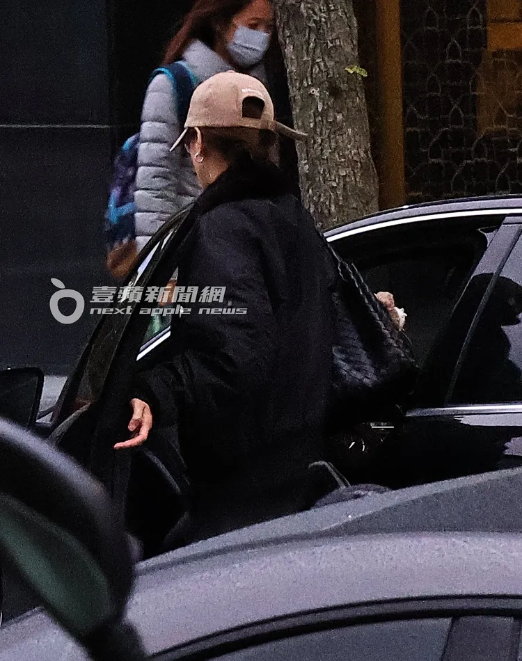 謝欣穎上車離開。特勤中心攝