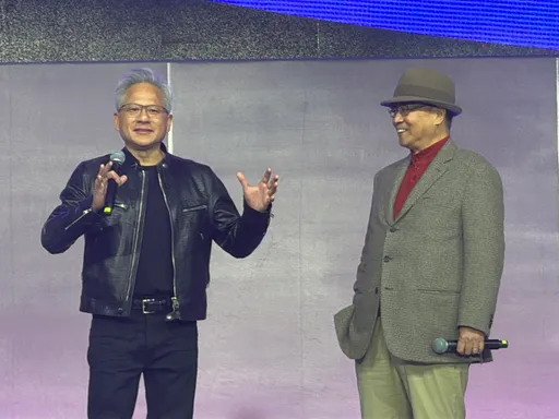 黃仁勳穿著皮衣熱情登場!盛讚緯創令人驚嘆 還大方送加班員工紅包